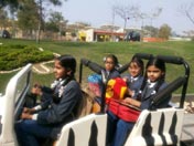 St. Mark's Girls School, Meera Bagh - Picnic for Class IV : Click to Enlarge