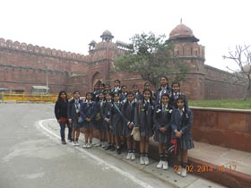 SMS Girls School - Visit to Red Fort : Click to Enlarge