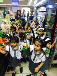 St. Mark's Girls School - Visit to Reliance Fresh : Click to Enlarge