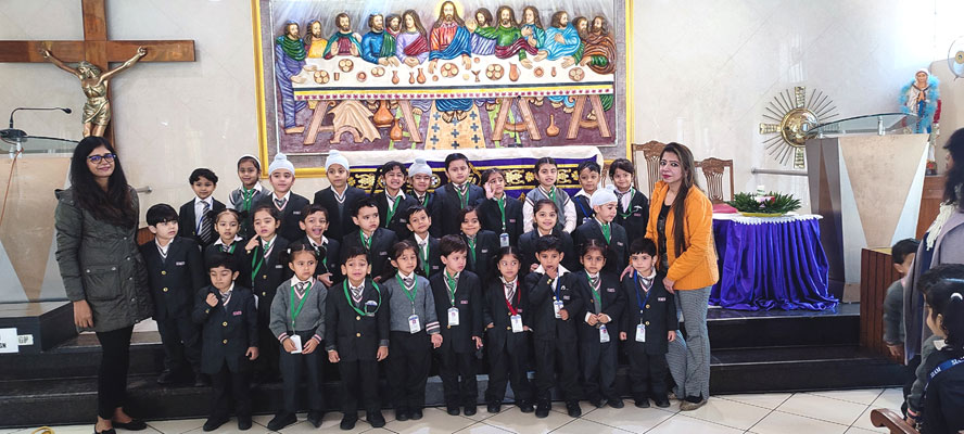 St. Mark's World School - A visit to Church for Class Seedling : Click to Enlarge