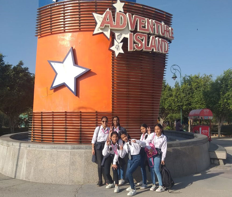 St. Mark's World School - Picnic to Adventure Island, Rohini for Class 7 : Click to Enlarge