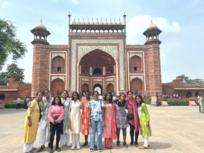 St. Mark's World School, Meera Bagh - Visit to Agra by Sri Lankan delegation : Click to Enlarge