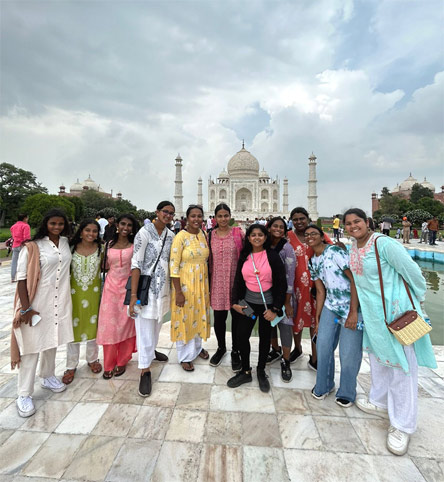 St. Mark's World School, Meera Bagh - Visit to Agra by Sri Lankan delegation : Click to Enlarge