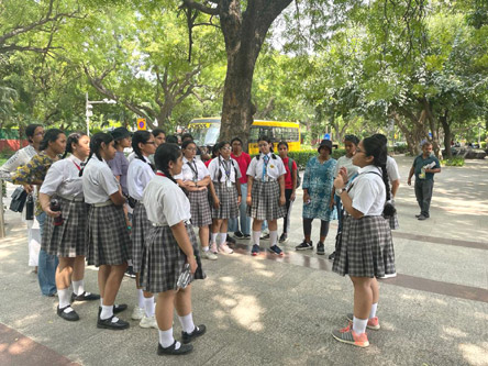 St. Mark's World School, Meera Bagh - Sri Lankan delegation out for Dilli Darshan : Click to Enlarge