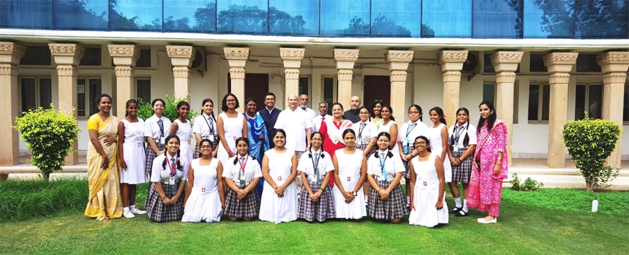 St. Mark's World School, Meera Bagh - Visit to Sri Lankan High Commission : Click to Enlarge