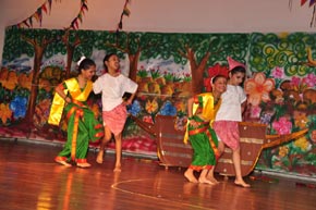 SMS Girls School - Indian Folk Dance : Click to Enlarge