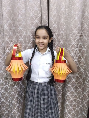 St. Mark's Girls School, Meera Bagh - Diwali Paper Lantern making Workshop : Click to Enlarge