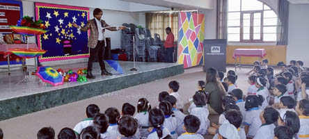 St. Mark's World School, Meera Bagh - Magic Show for Classes Seedling and Sapling : Click to Enlarge