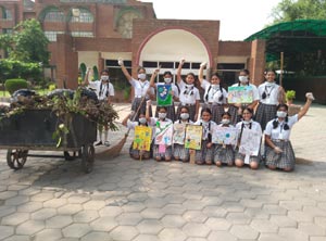 St. Mark's Girls School, Meera Bagh - Mission Clean India : Click to Enlarge