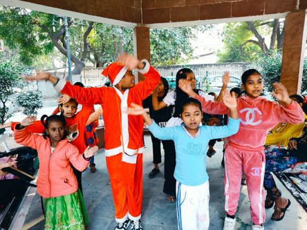 SMS Girls School, Meera Bagh - Christmas Celebrations under Project Udaan : Click to Enlarge