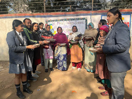 SMS World School, Meera Bagh - Ek Muthi Anaaj Community Service : Click to Enlarge