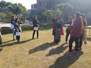 St. Mark's Girls School, Meera Bagh - Science Workshop : Click to Enlarge