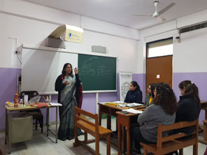 St. Mark's Girls School, Meera Bagh - Science Workshop : Click to Enlarge