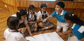 St. Mark's Girls School, Meera Bagh - Workshop at Vasant Valley School : Click to Enlarge