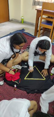 St. Mark's Girls School, Meera Bagh - Tie and Dye and Zardosi Workshop : Click to Enlarge