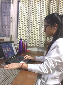 St. Mark's Girls School, Meera Bagh - Moolchand Medcity Hospital organised an internship for the students of Class XI and XII : Click to Enlarge