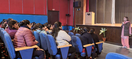 St. Mark's World School, Meera Bagh - Workshop on Breast Cancer : Click to Enlarge