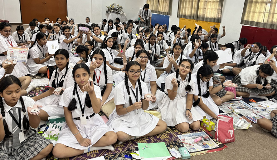 St. Mark's World School, Meera Bagh - TOI Jewellery Designing Workshop : Click to Enlarge