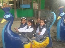 St. Mark's Girls School, Meera Bagh - Picnic to Fun 'n Food Village : Click to Enlarge